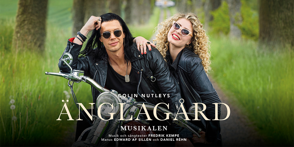Zack och Fanny på motorcykel