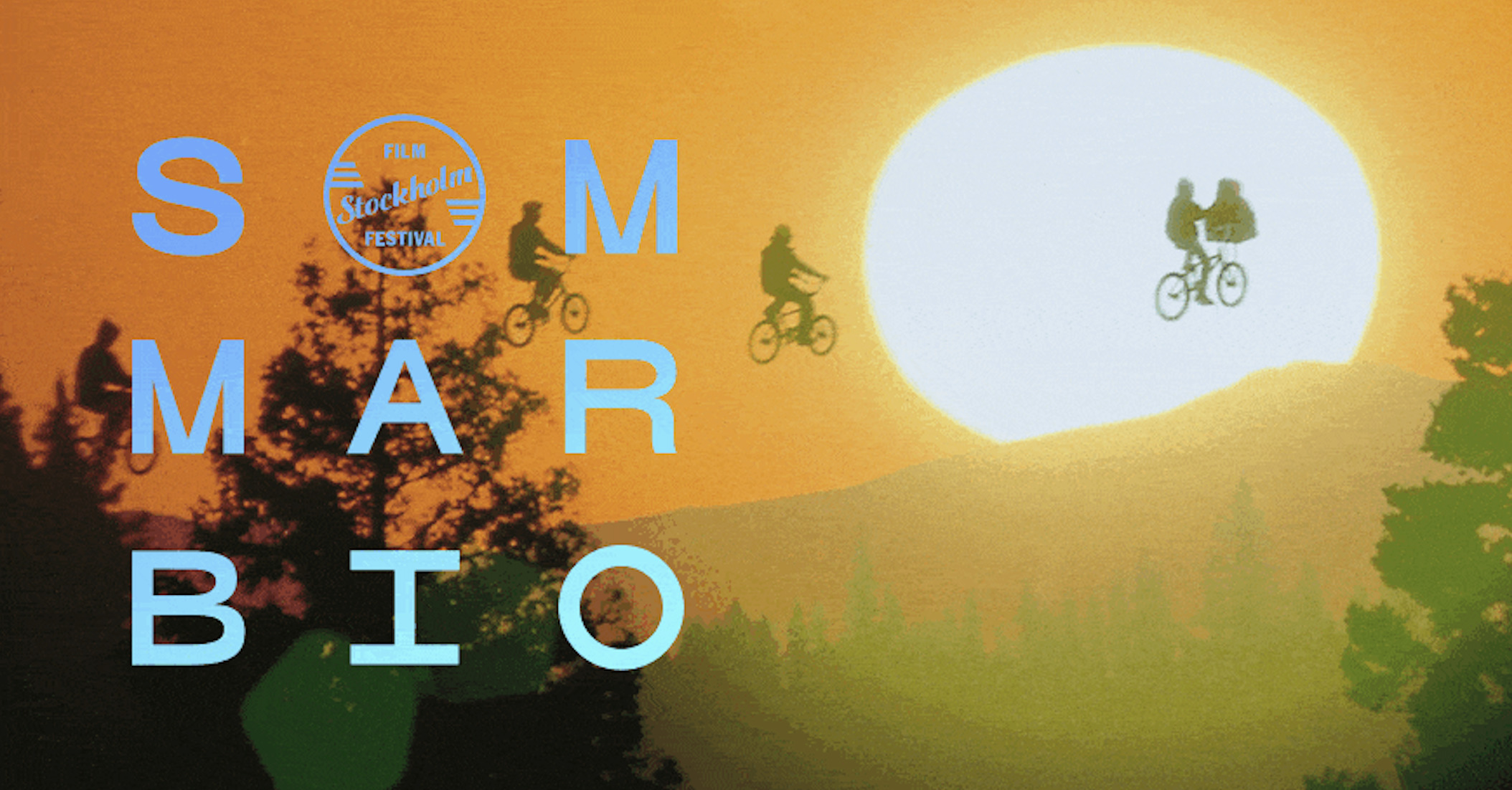 Bredvid texten sommarbio syns flera cyklar i siluett mot solnedgången